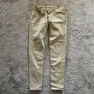Women’s super skinny Levi khaki pants